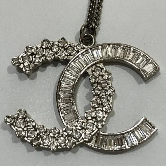 CHANEL CC Logo Rhinestone Pendant Necklace 24" Silver Tone B19V Auth w/Box D-m11 - Picture 5 of 10